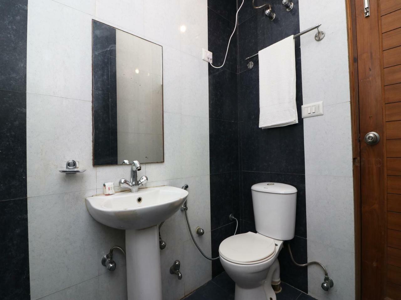 Nest Residency ファリーダーバード エクステリア 写真